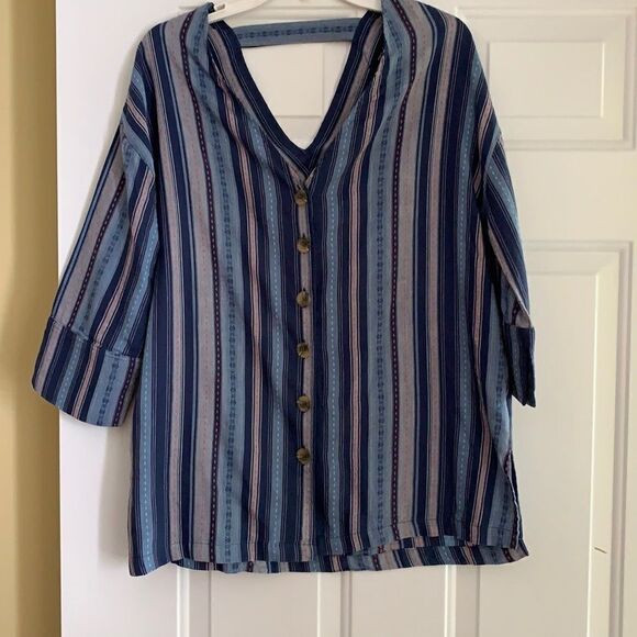 Oversized small top  - Picture 1 of 10